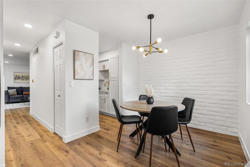 1060 S Parker Road 35, Denver, CO 80231