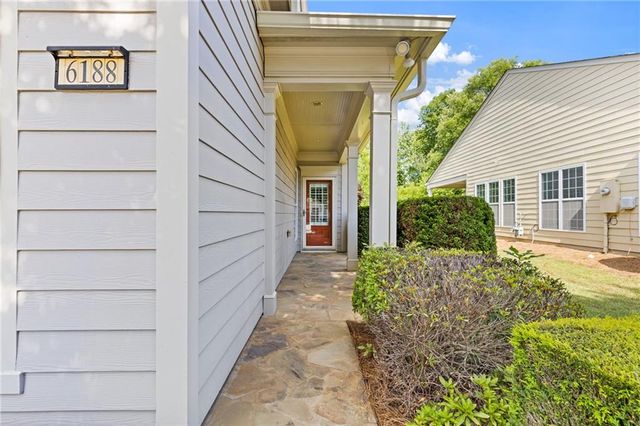 6188 Longleaf Drive, Hoschton, GA 30548