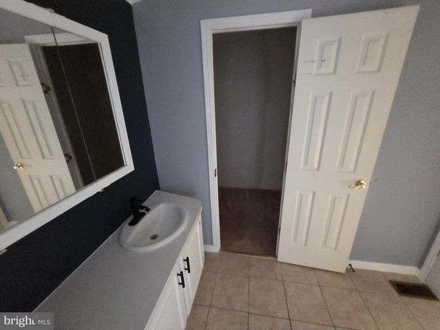 5 OAK CIR, Quakertown, PA 18951