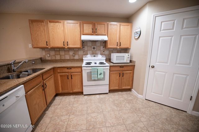 3221 ROUNDABOUT Drive, Middleburg, FL 32068