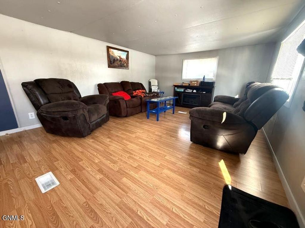 319 3rd Avenue S, Cleveland, ND 58424 photo 3