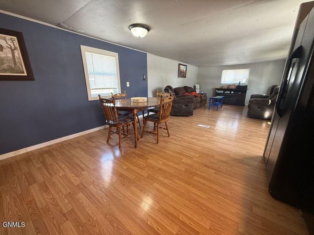 319 3rd Avenue S, Cleveland, ND 58424 photo 4