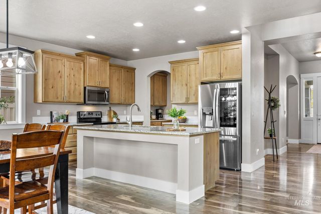 937 Silver Springs St, Middleton, ID 83644