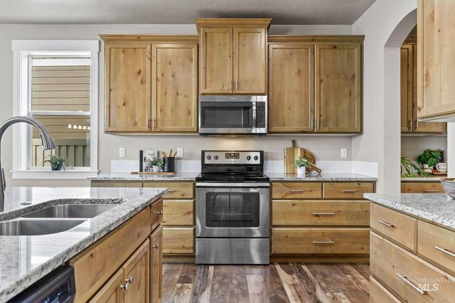 937 Silver Springs St, Middleton, ID 83644