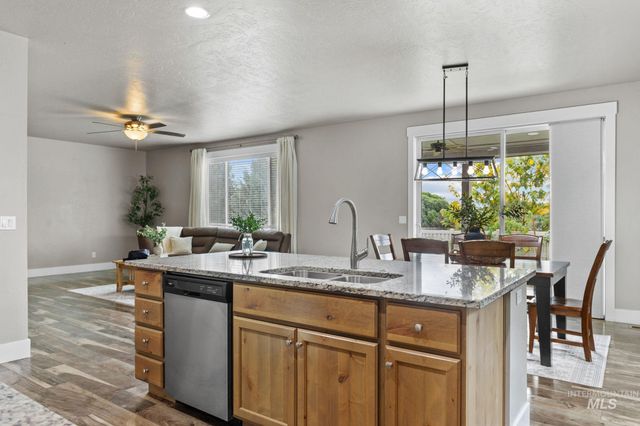 937 Silver Springs St, Middleton, ID 83644