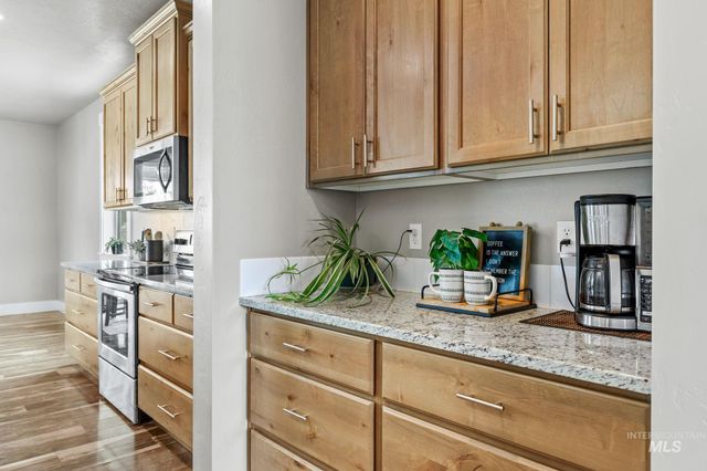 937 Silver Springs St, Middleton, ID 83644