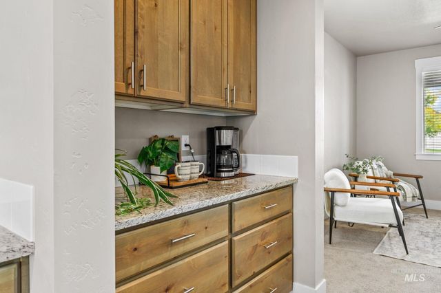 937 Silver Springs St, Middleton, ID 83644