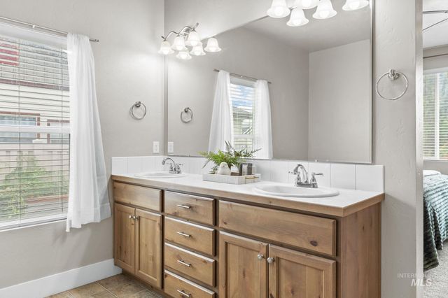 937 Silver Springs St, Middleton, ID 83644