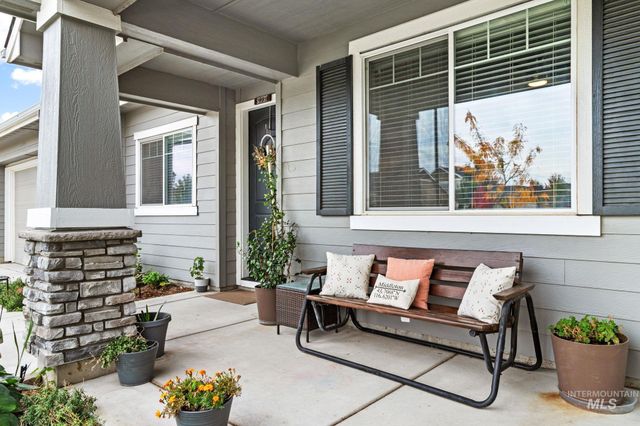937 Silver Springs St, Middleton, ID 83644