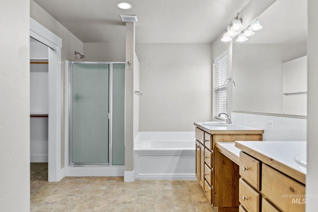 937 Silver Springs St, Middleton, ID 83644