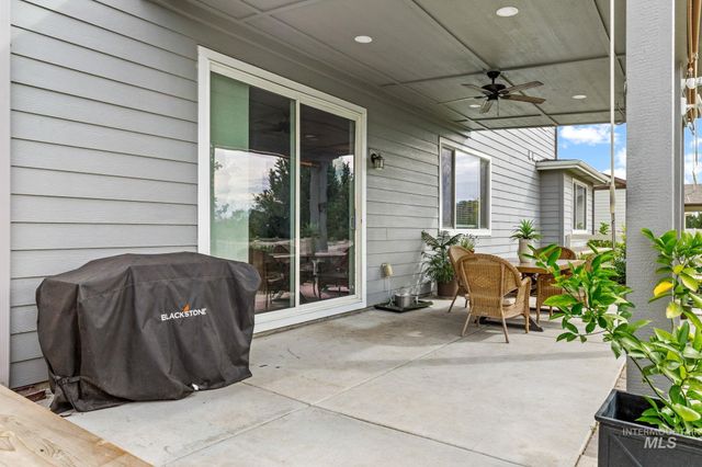 937 Silver Springs St, Middleton, ID 83644