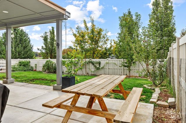 937 Silver Springs St, Middleton, ID 83644
