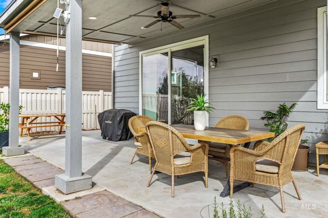 937 Silver Springs St, Middleton, ID 83644