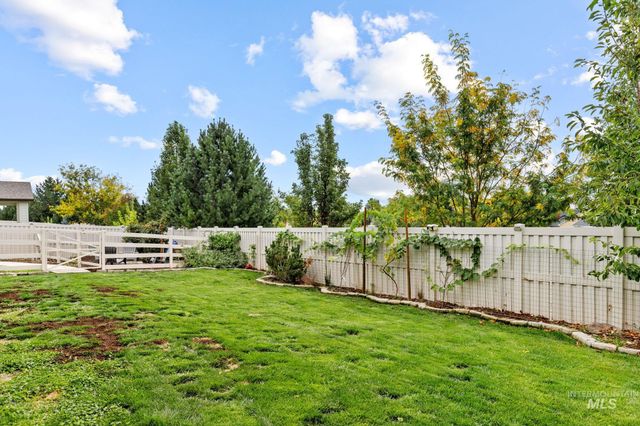 937 Silver Springs St, Middleton, ID 83644