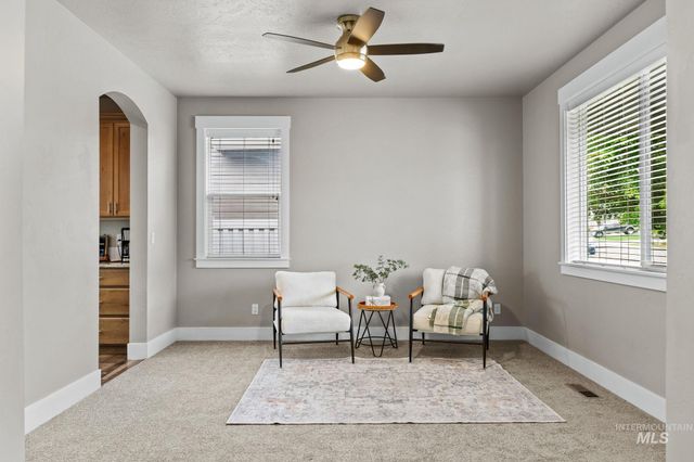 937 Silver Springs St, Middleton, ID 83644