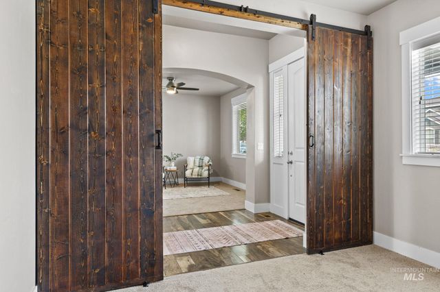 937 Silver Springs St, Middleton, ID 83644