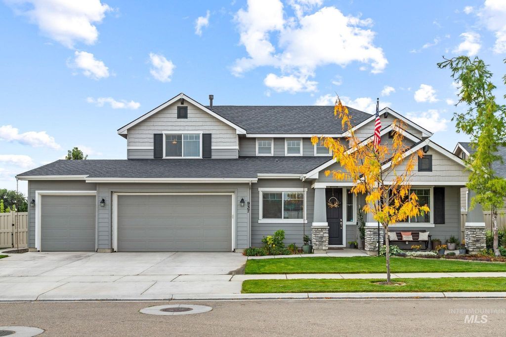 937 Silver Springs St, Middleton, ID 83644