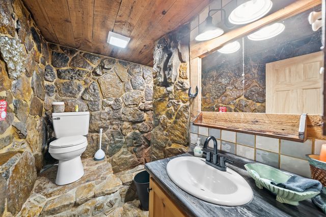 70 Gum Branch Rd, Jamestown, TN 38556