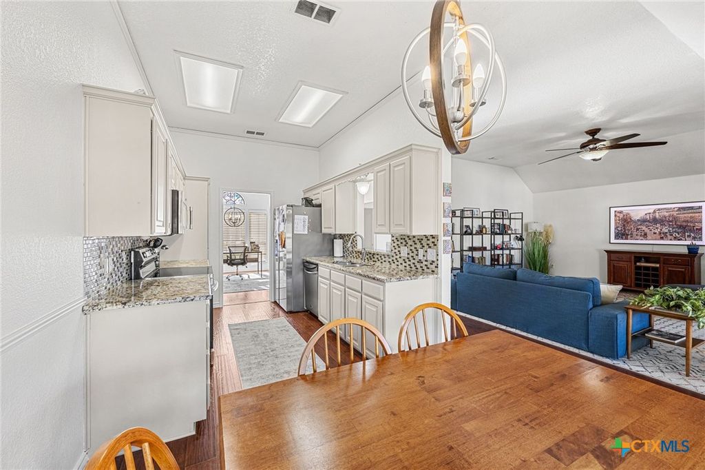 Image 10 of property listing at 1705 Lynx Circle, Harker Heights, TX 76548