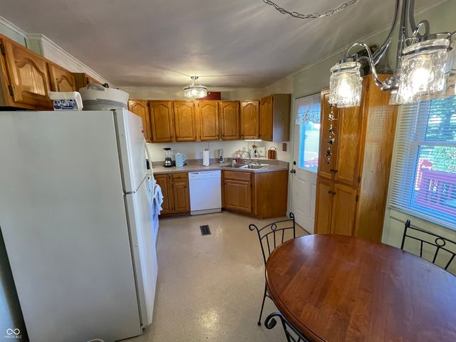 312 S Poplar Court, Ellettsville, IN 47429