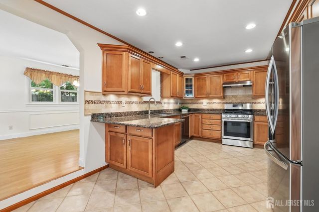 219 W 1st Street, Edison, NJ 08820
