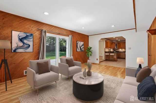 219 W 1st Street, Edison, NJ 08820