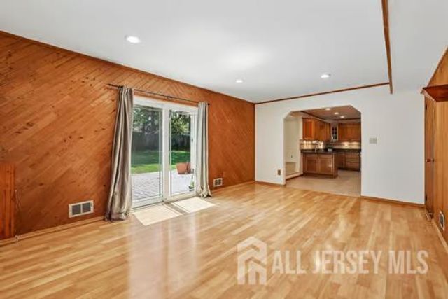 219 W 1st Street, Edison, NJ 08820