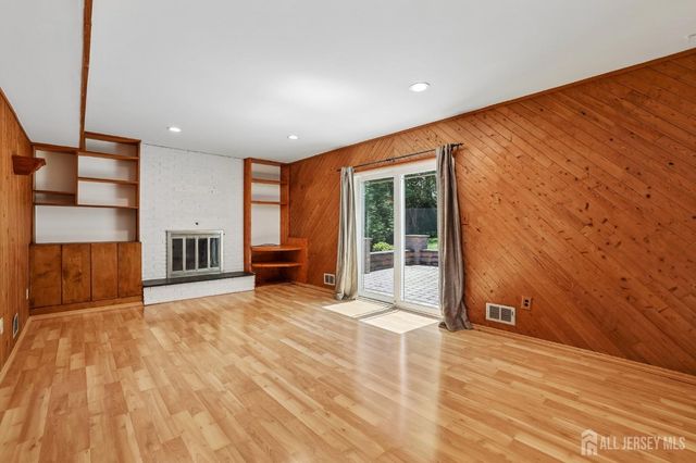 219 W 1st Street, Edison, NJ 08820