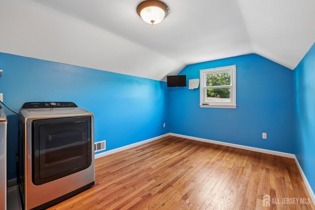 219 W 1st Street, Edison, NJ 08820