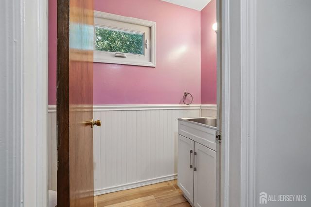219 W 1st Street, Edison, NJ 08820