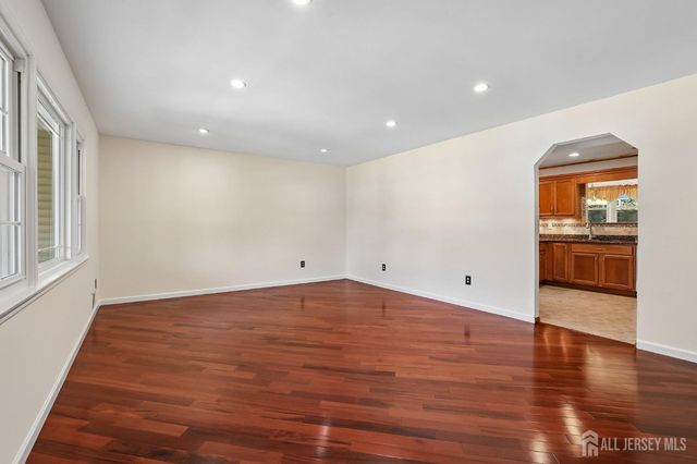 219 W 1st Street, Edison, NJ 08820