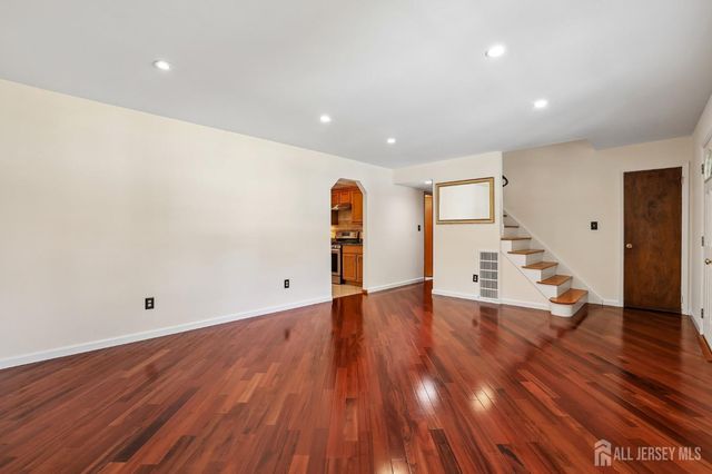 219 W 1st Street, Edison, NJ 08820