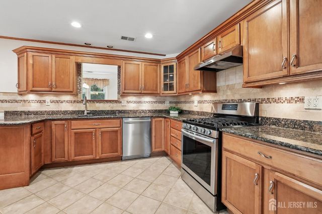 219 W 1st Street, Edison, NJ 08820