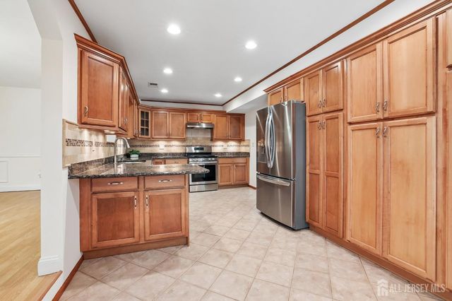 219 W 1st Street, Edison, NJ 08820