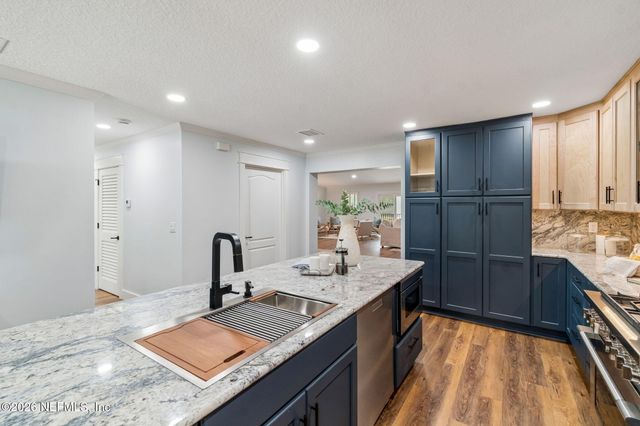 140 PIONEER Trail, Green Cove Springs, FL 32043