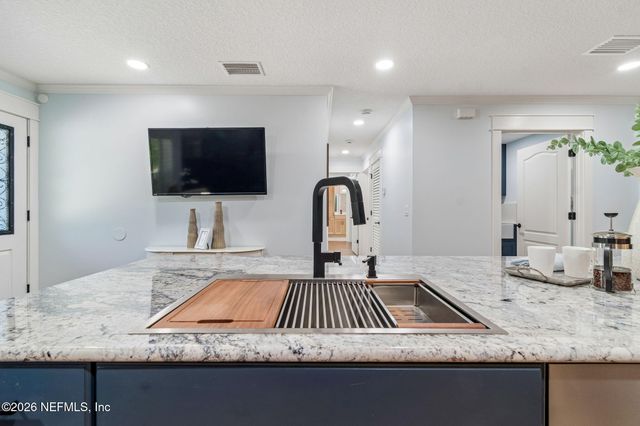 140 PIONEER Trail, Green Cove Springs, FL 32043