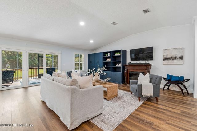 140 PIONEER Trail, Green Cove Springs, FL 32043