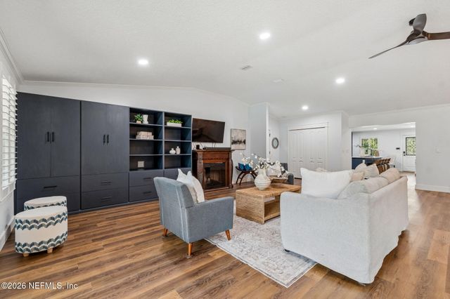 140 PIONEER Trail, Green Cove Springs, FL 32043