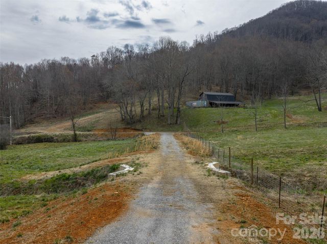 1433 Crabtree Mountain Road, Clyde, NC 28721