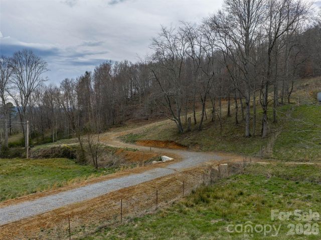 1433 Crabtree Mountain Road, Clyde, NC 28721