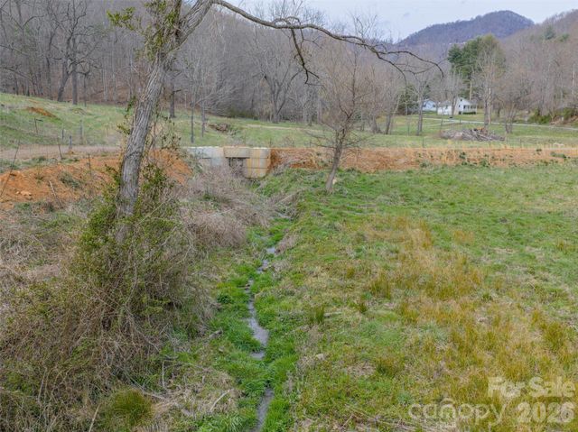 1433 Crabtree Mountain Road, Clyde, NC 28721