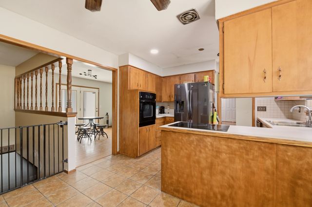9830 W Hardtner Ave, Wichita, KS 67212