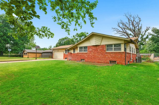 9830 W Hardtner Ave, Wichita, KS 67212