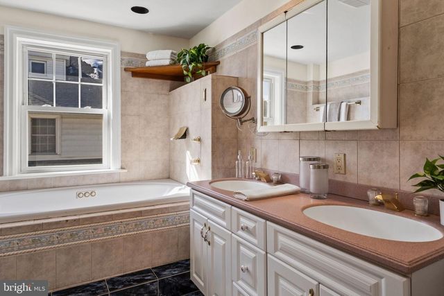 132 LINWOOD AVE, Ardmore, PA 19003