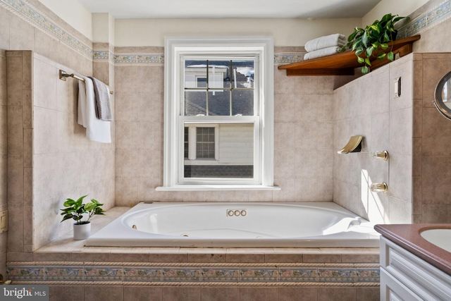 132 LINWOOD AVE, Ardmore, PA 19003