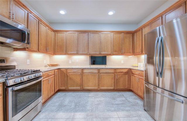 8099 PINE CREST STREET, Seminole, FL 33777
