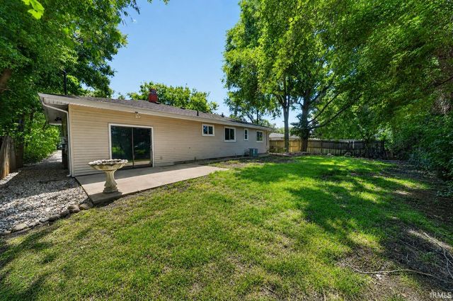 1037 N Twyckenham Drive, South Bend, IN 46617