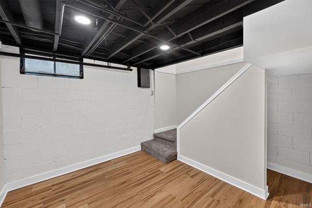 1037 N Twyckenham Drive, South Bend, IN 46617