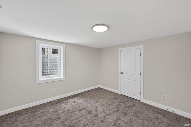 1037 N Twyckenham Drive, South Bend, IN 46617