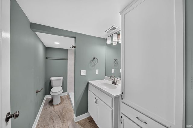 1037 N Twyckenham Drive, South Bend, IN 46617